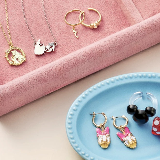 <h4><strong>飾物</strong></h4>